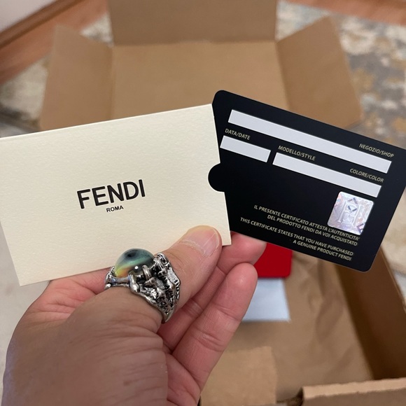 NIB Women’s One Size (51mm) Fendi Cat Eye Frame Sunglasses 100% UV Protection - Picture 14 of 15